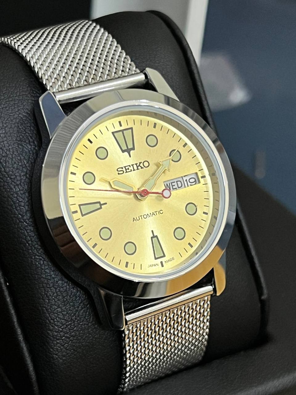 Vintage Refurbished Seiko 5 Automatic Day/Date Japan Men’s Wrist Watch 37MM