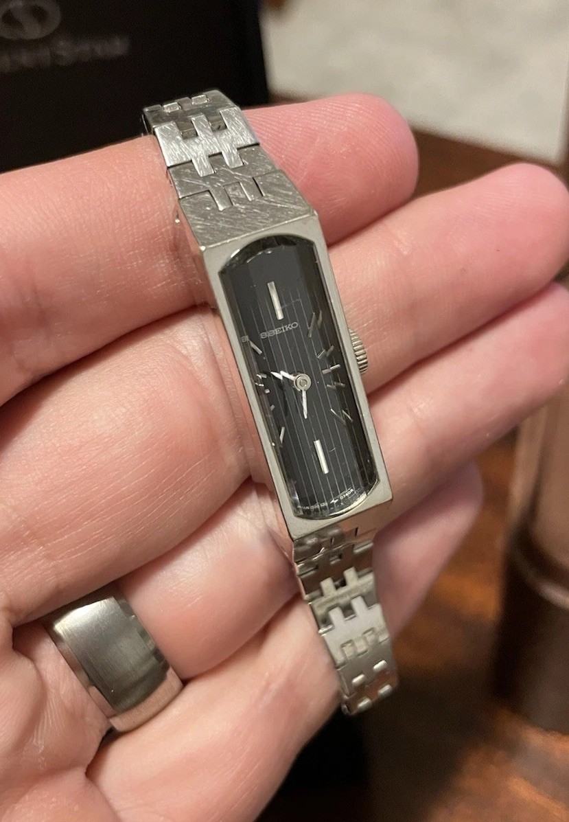 RUNNING Seiko Ladies Vintage 1977 Manual Wind Watch Black Striped Dial