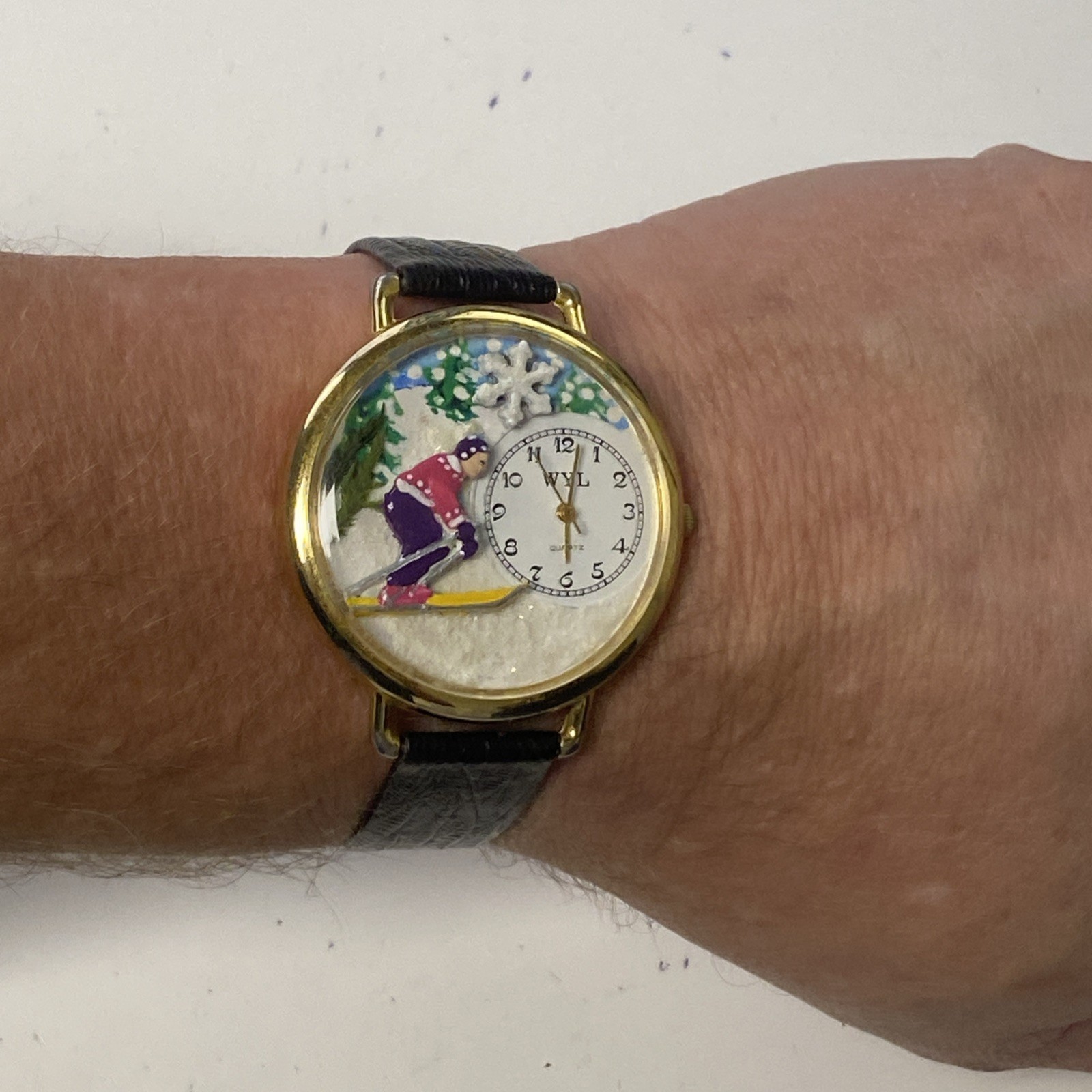 WYL Fashion Gold Tone Watch (Winter Skiing Christmas) Round NEW BATTERY