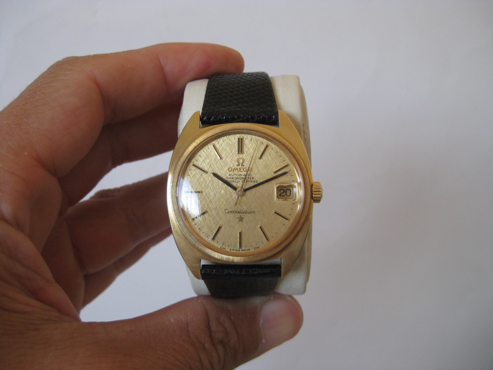 Omega 18K Solid Gold Constellation C Case Texture Linen Dial Watch 35mm Serviced