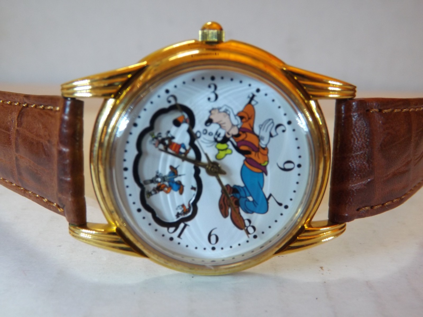 Disney Fossil Mens Mickey Mouse (Goofy) Watch (Goofy Rotating Hour Cloud) – New