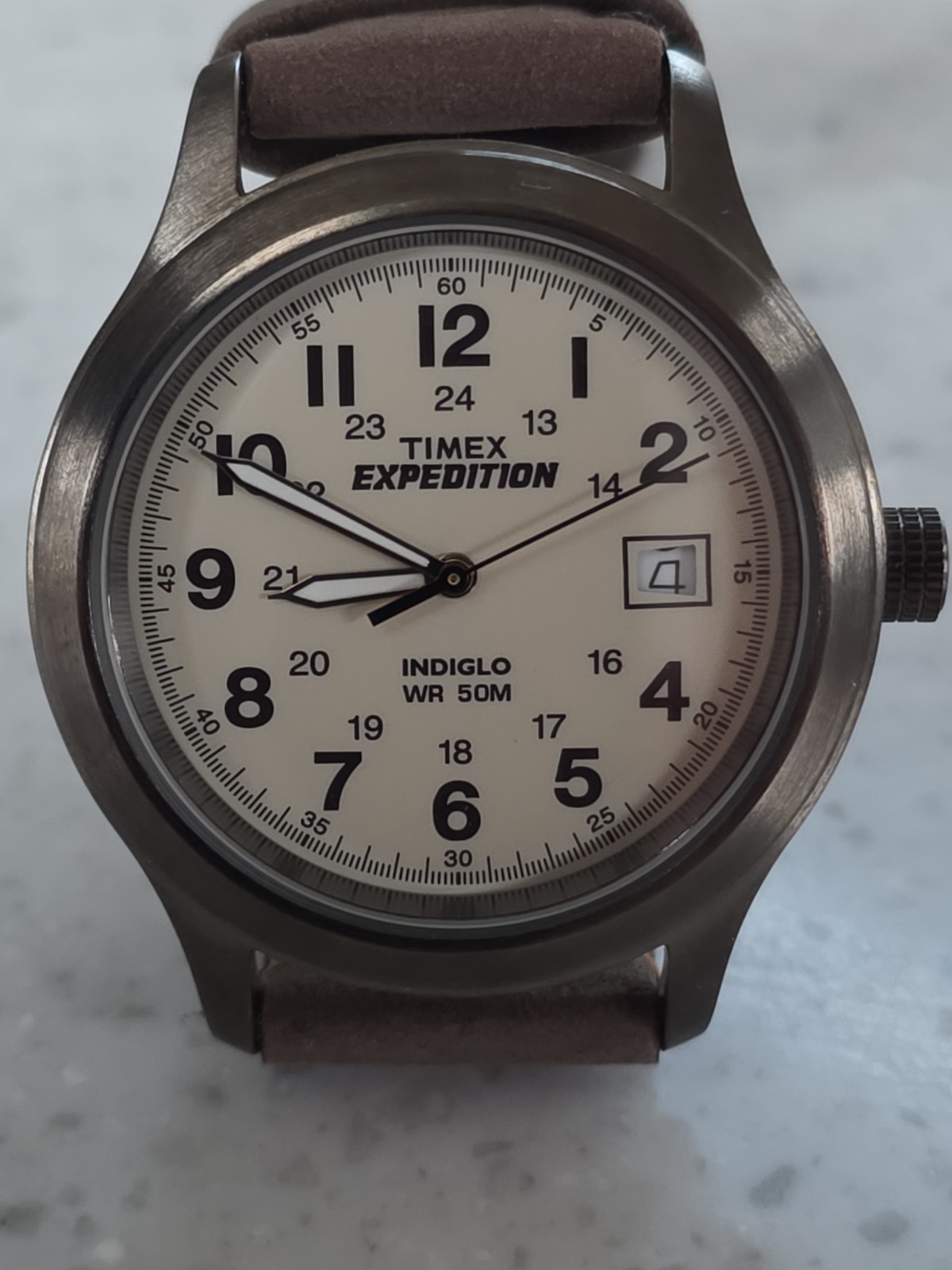 Timex Men Expedition Field Watch, Brown Leather Strap, Indiglo, 50M T49870 (84C)