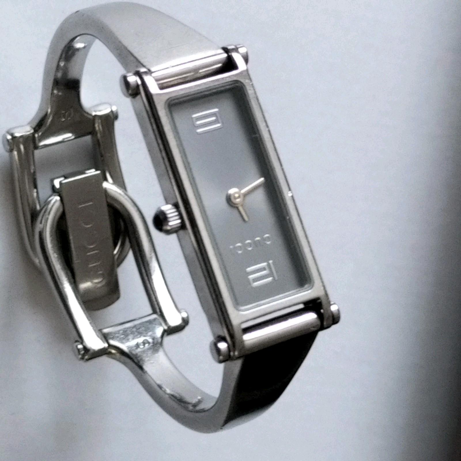 Gucci 1500 L Silver Women’s Watch Vintage Swiss Made Stainless Steel.