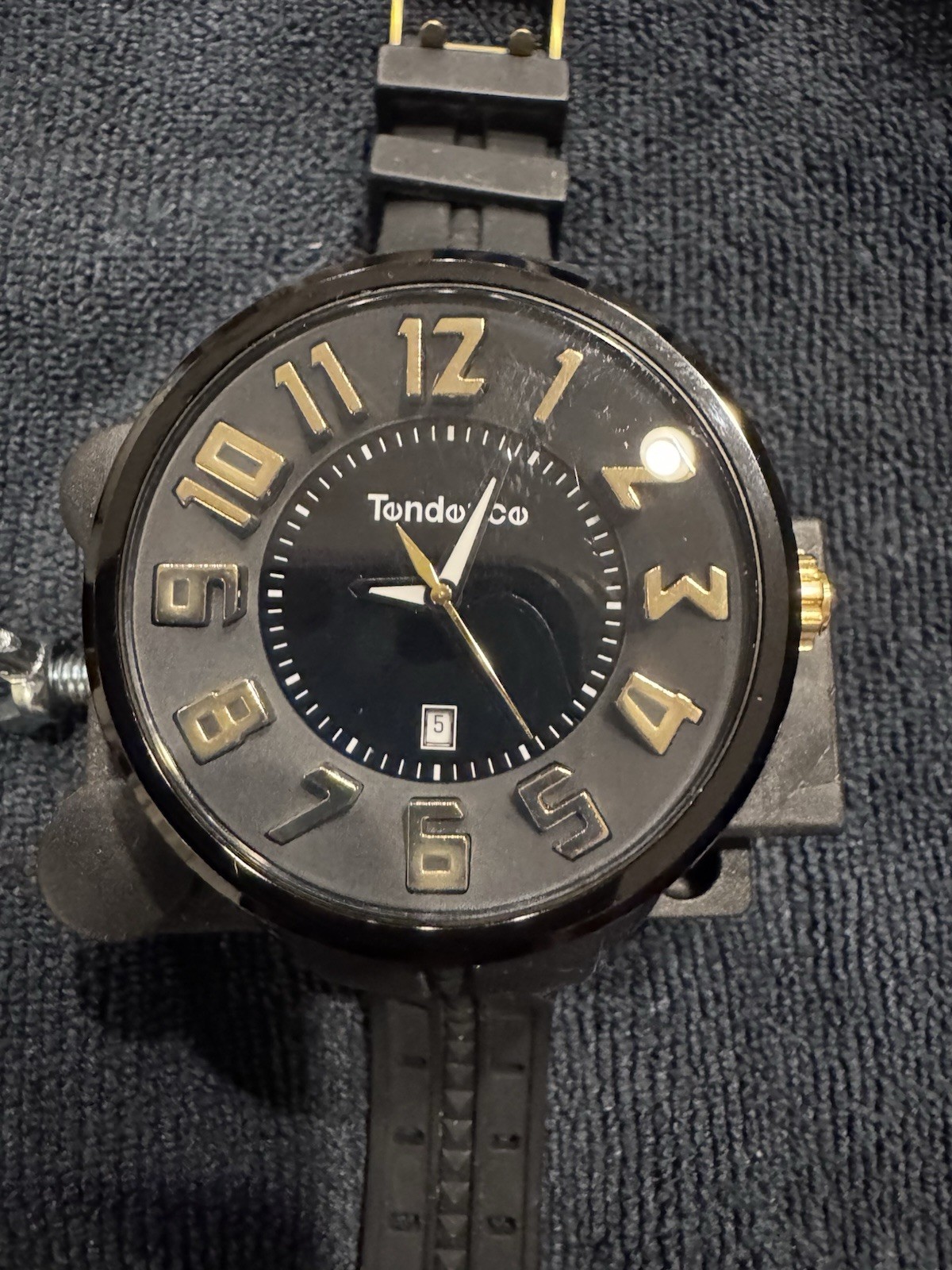 Tendence Gulliver Quartz Analog Date Black Dial Gold Numerals Rubber Strap