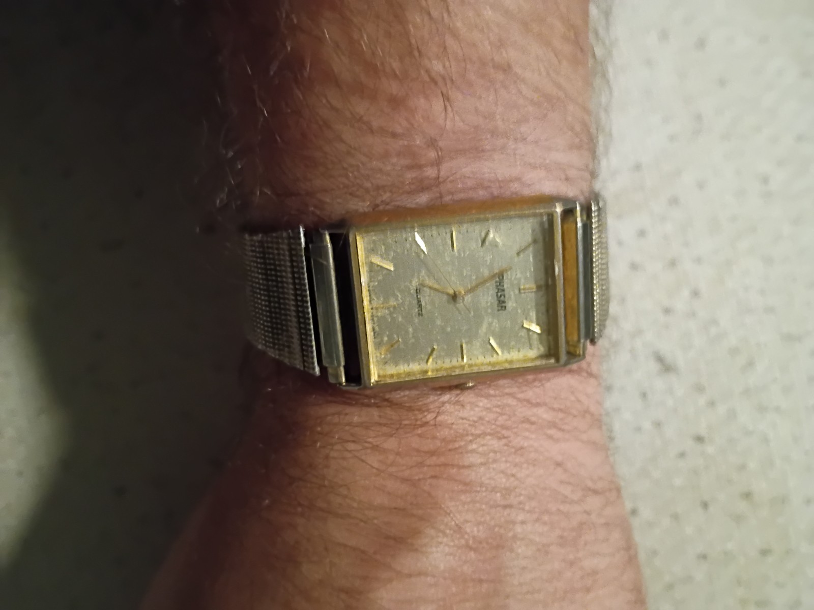 Phasar Men’s Rectangle Gold Tone Analog Mesh Band Wristwatch Stick Indexes