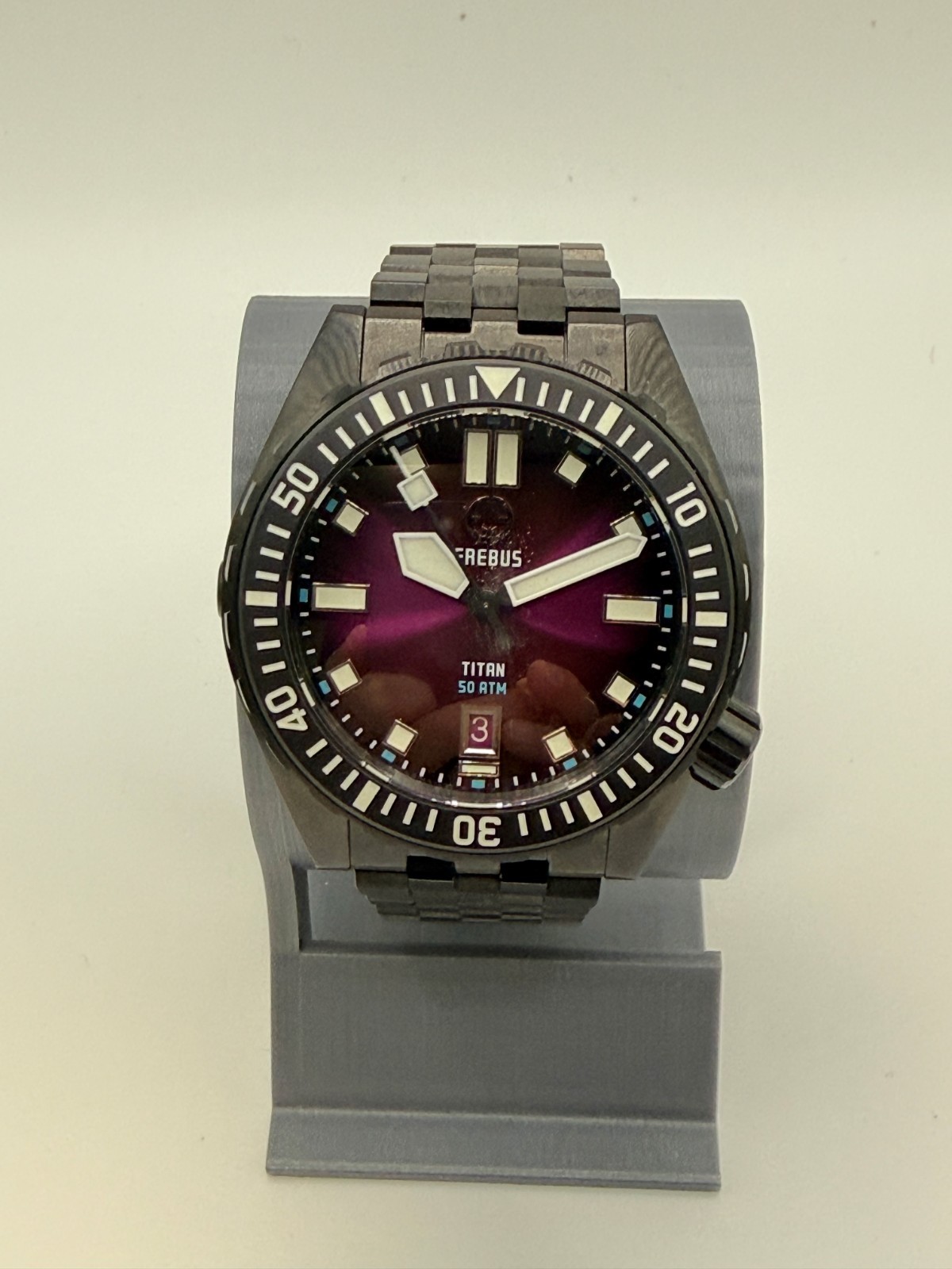 Erebus Titan Automatic 500m Diver – Stunning Purple Fume Dial – Mint – Full Set