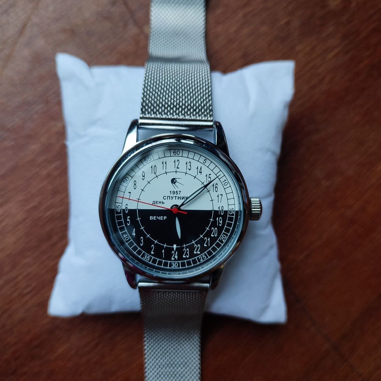 Raketa 24-Hour Automatic Day & Night Vintage Wristwatch Rare Mechanical