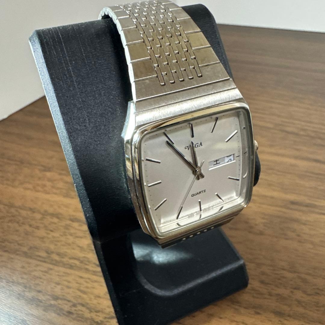 Unknown Quartz Silver Dial Stainless Steel Men’s Wristwatch Analog Watch