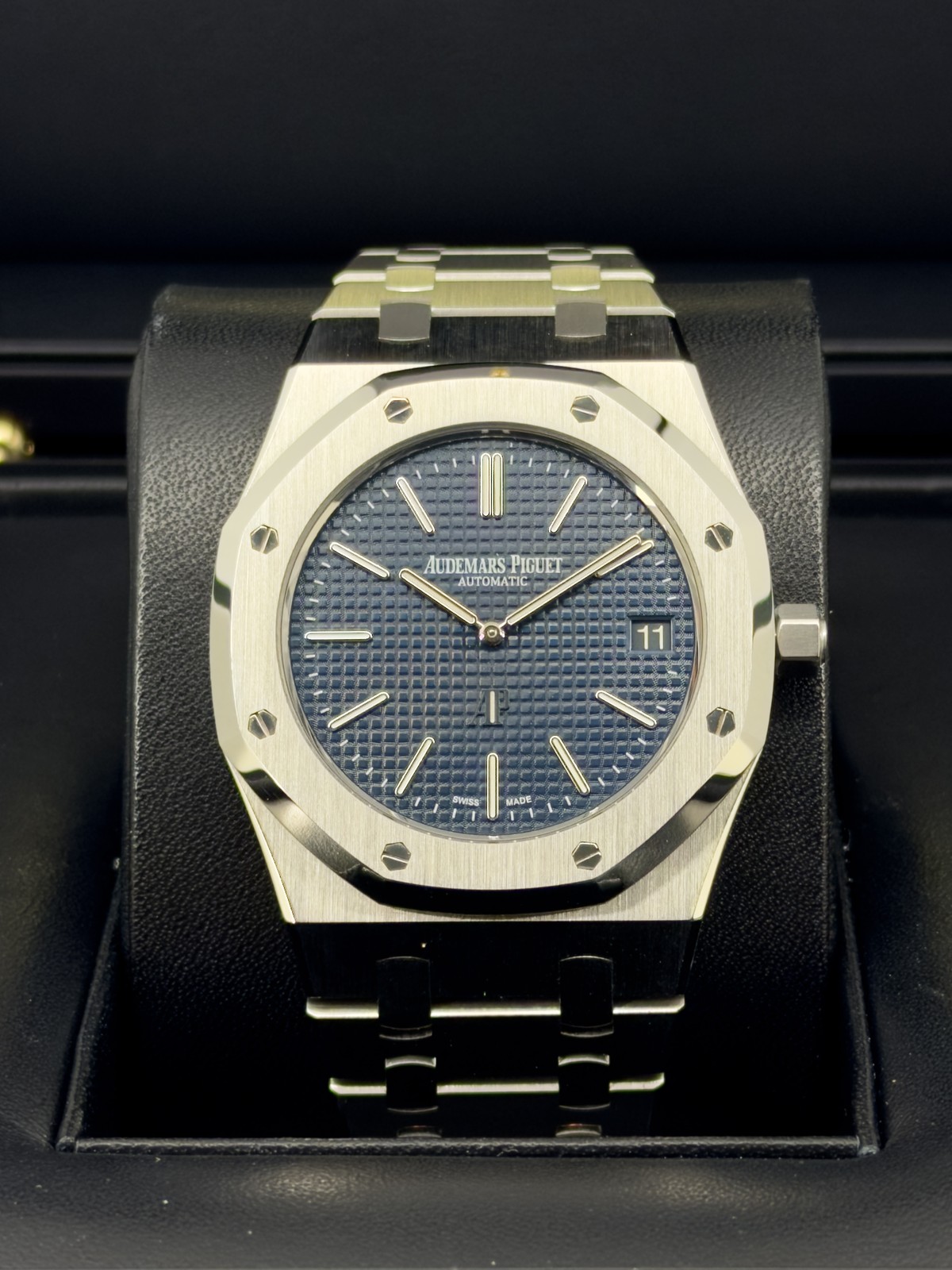 Audemars Piguet Royal Oak “Jumbo” Extra-Thin Blue Dial on Bracelet