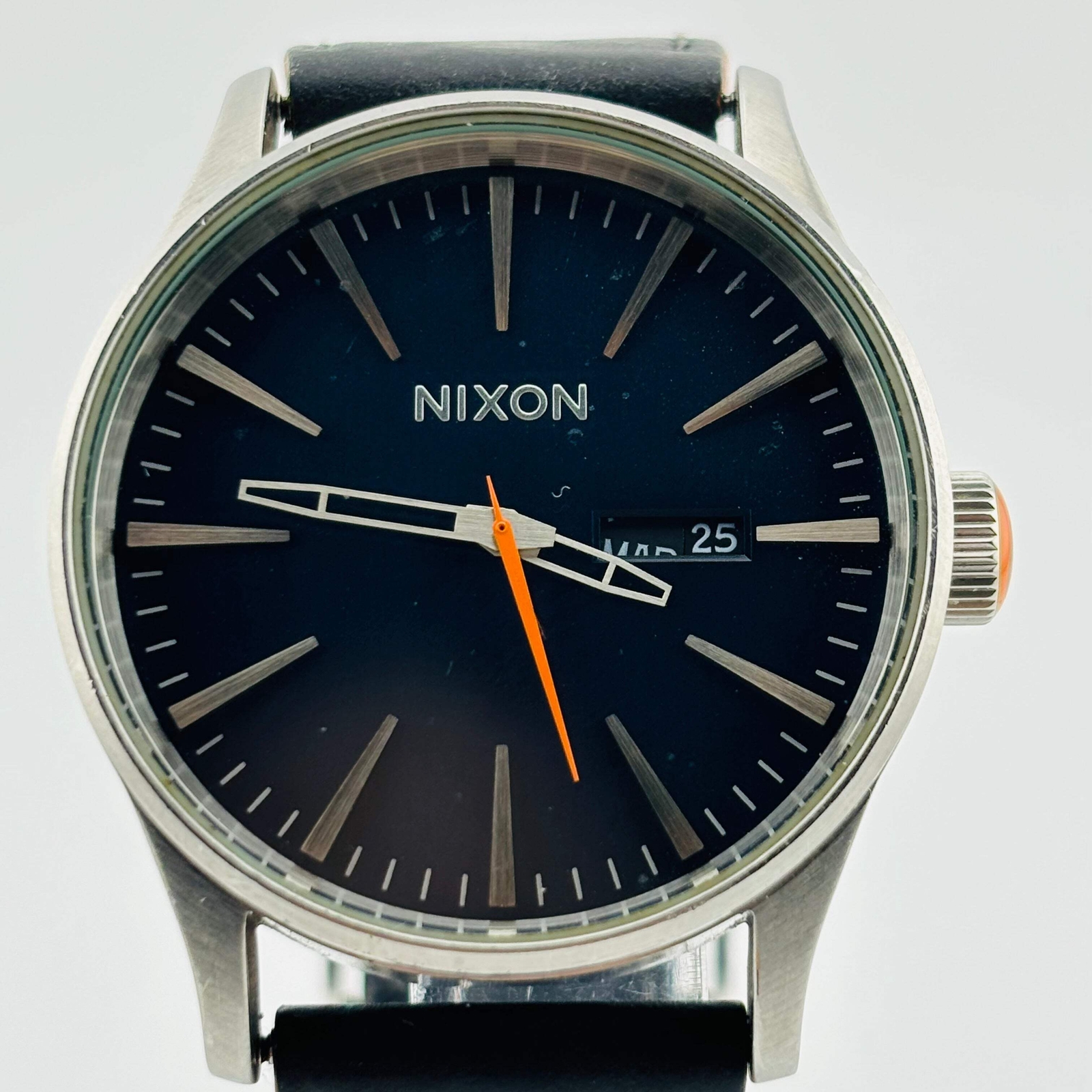 NIXON NEVER BELATE Quartz Date and day of the week Navy Dial Men’s Watches 42.0m