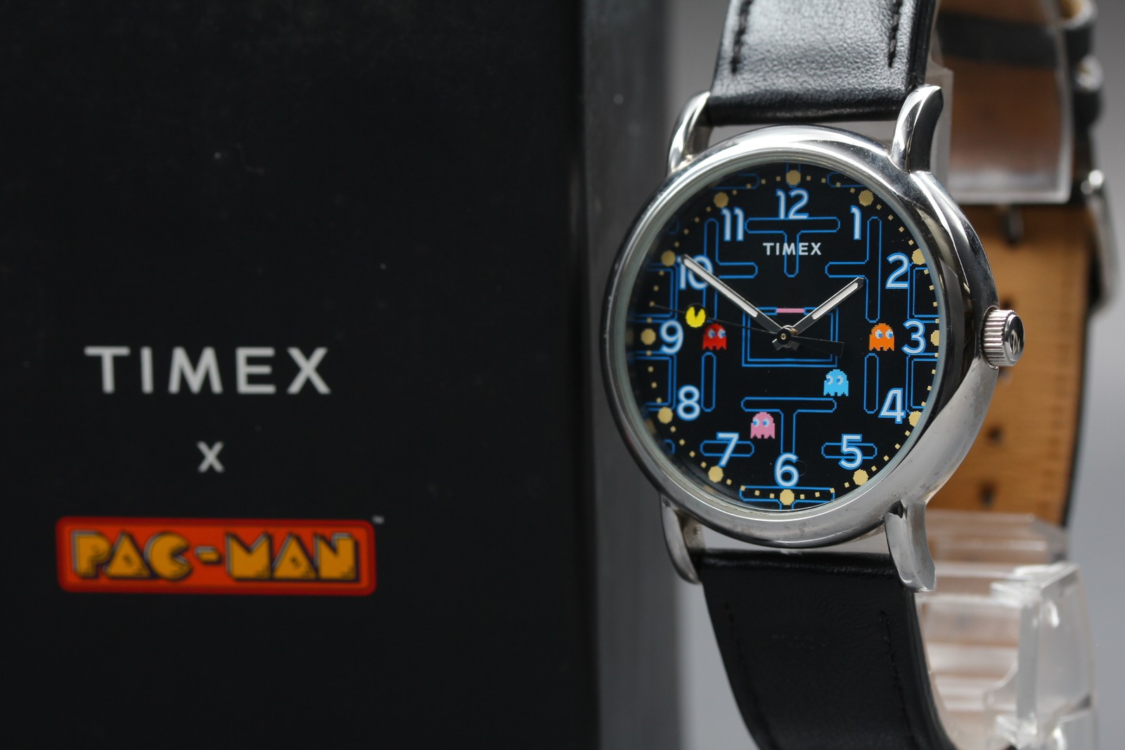 [Near MINT] TIMEX Pac-Man TW2V06100 Weekender Collaboration Mens QZ Watch JAPAN