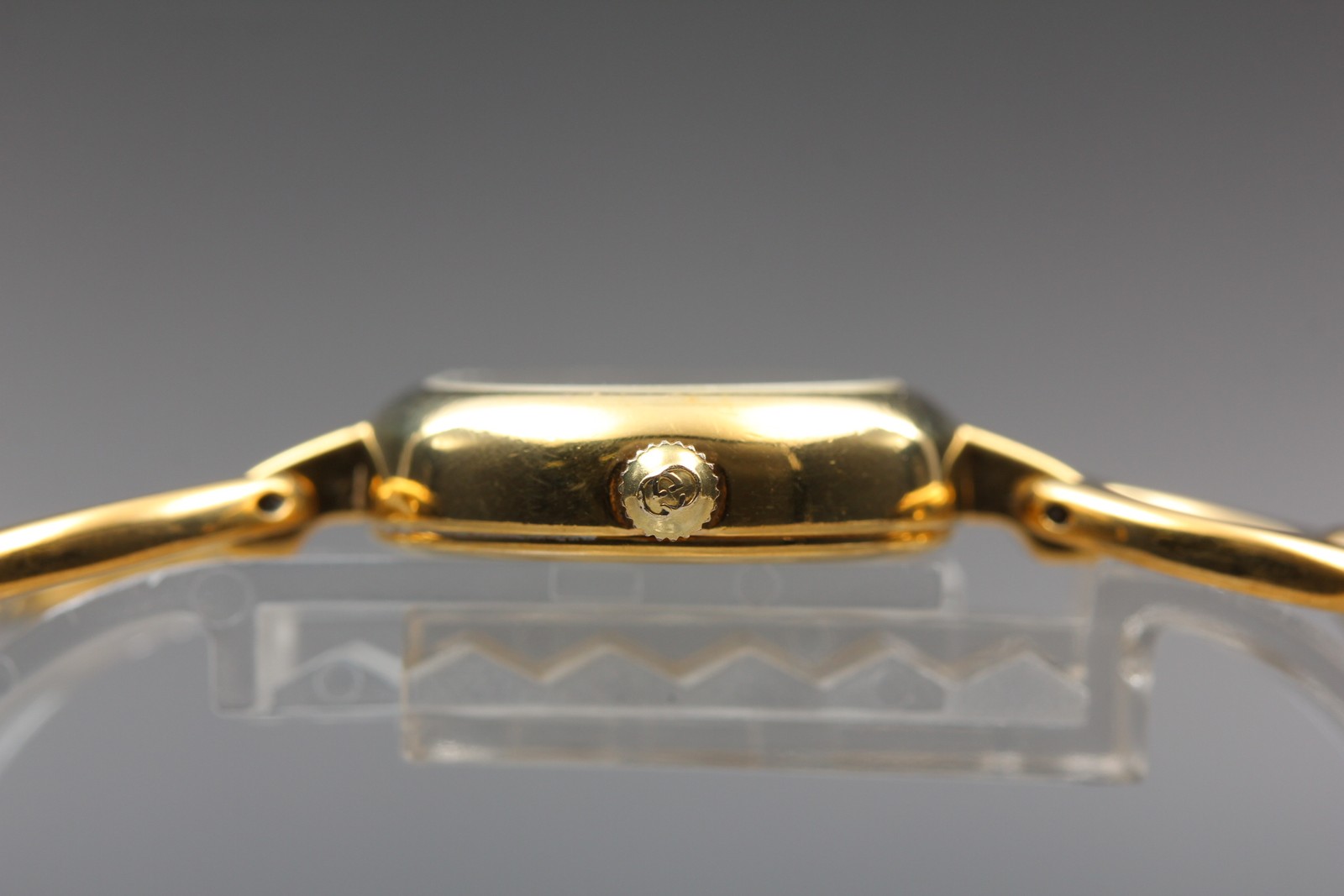 [Exc+5] Vintage Gucci 1600 Gold 26mm White Dial Quartz Women’s Watch From JAPAN
