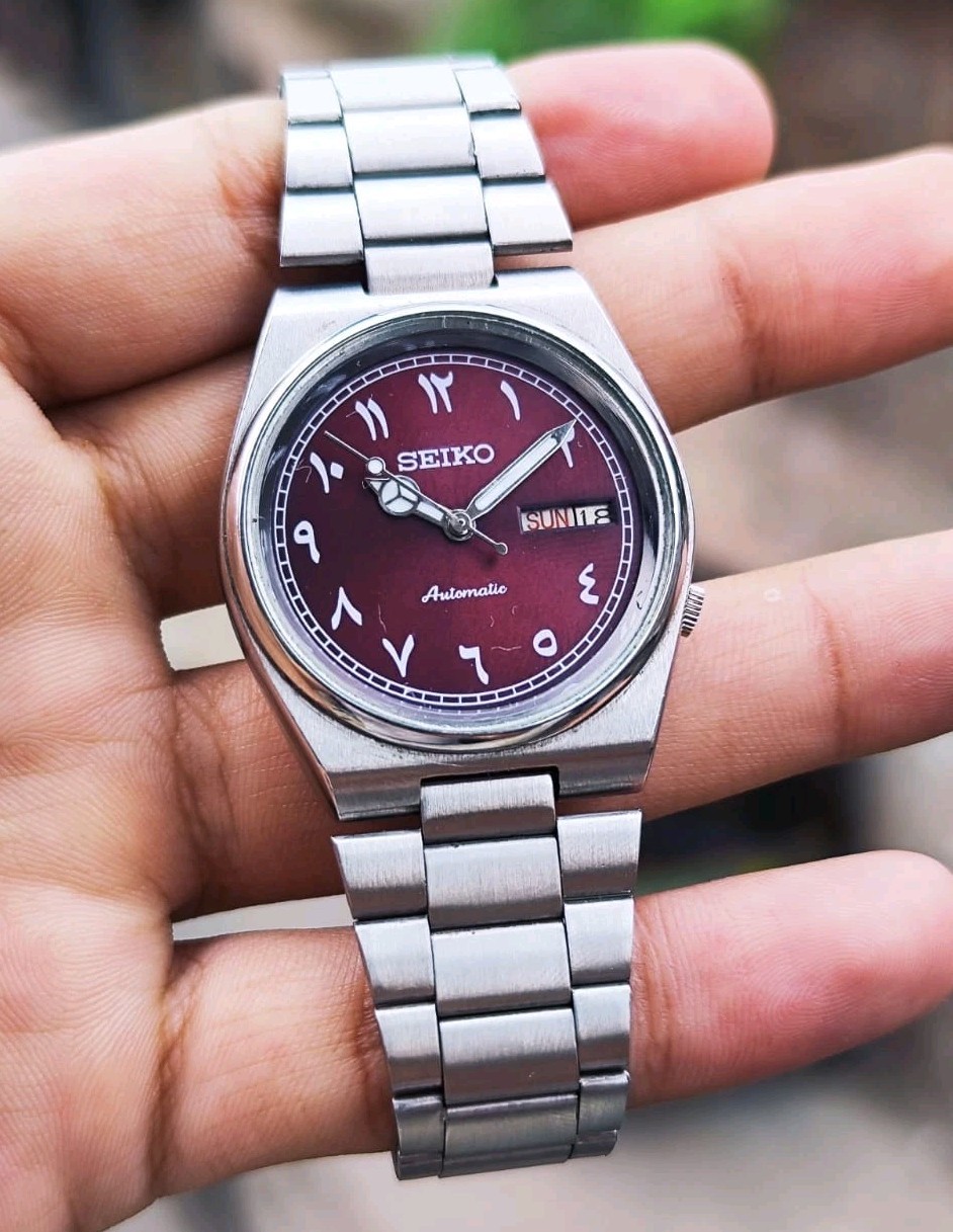 Seiko Automatic 7009-3171 Red Arabic Dail Vintage Men’s Watch Rare