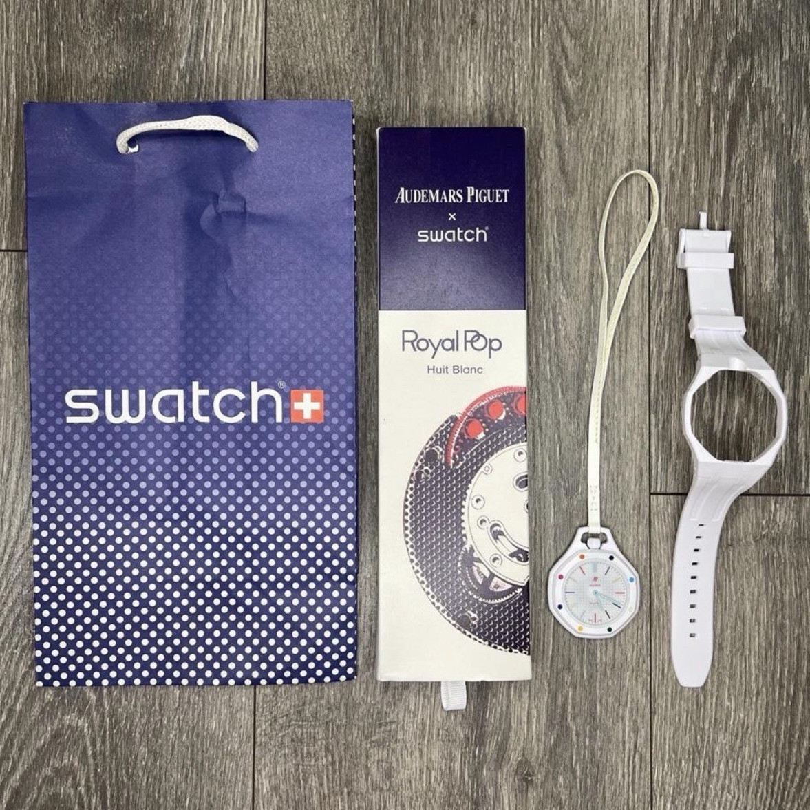 Swatch Royal Pop Huit Blanc 41mm Quartz White Dial Strap Box Papers