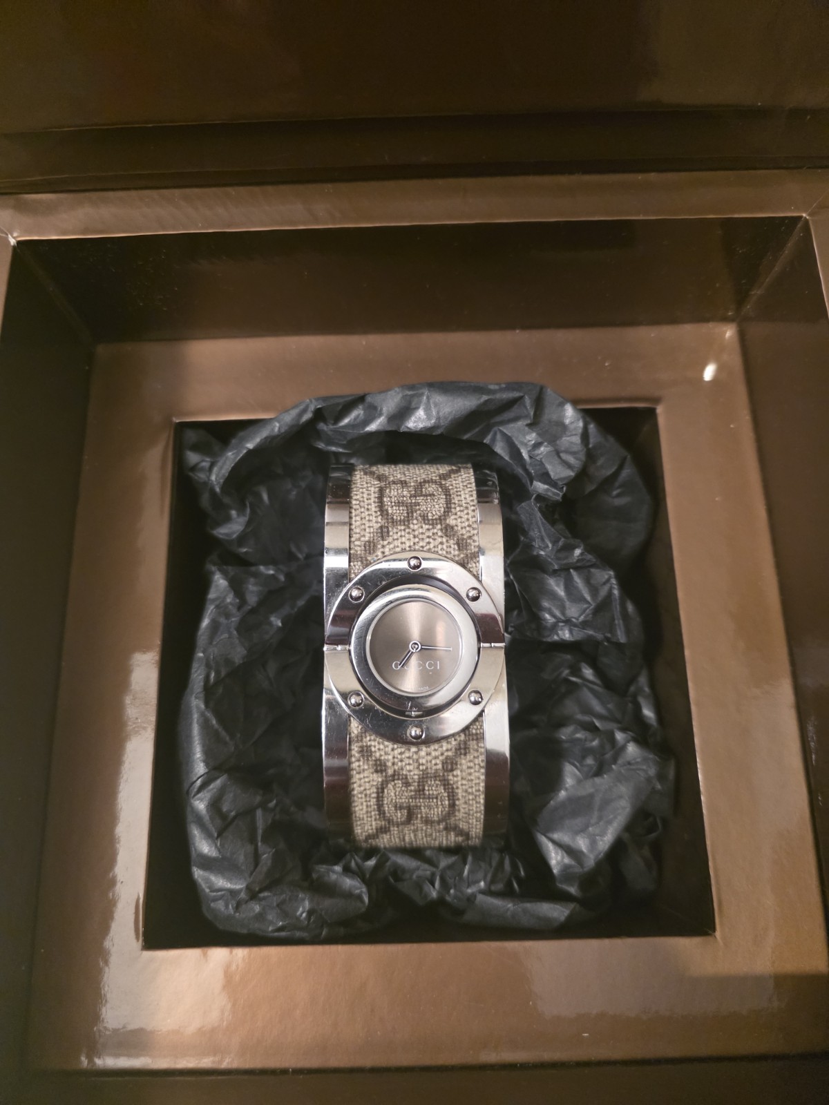 Authentic Gucci Twirl Bangle Watch With Classic GG Logo