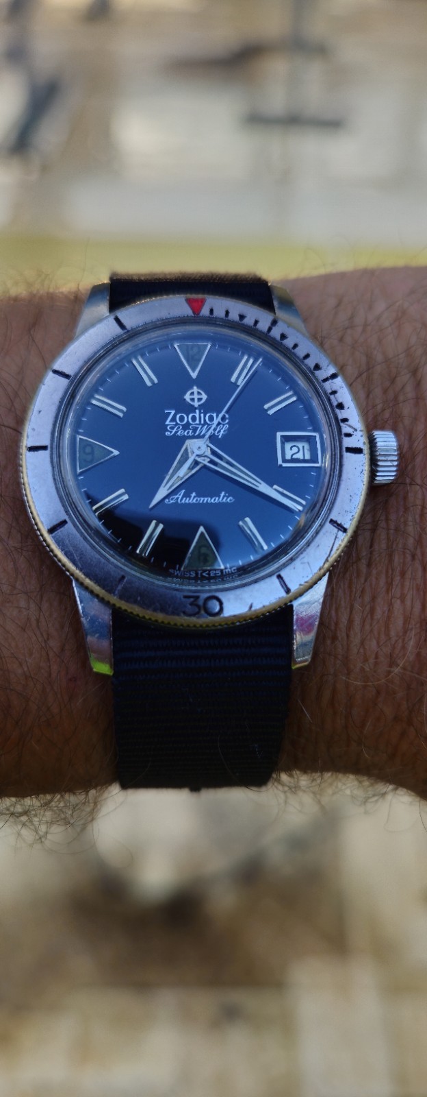 Zodiac Sea Wolf Automatic Diver 200m Black Dial Date Nylon Strap Rot Bezel
