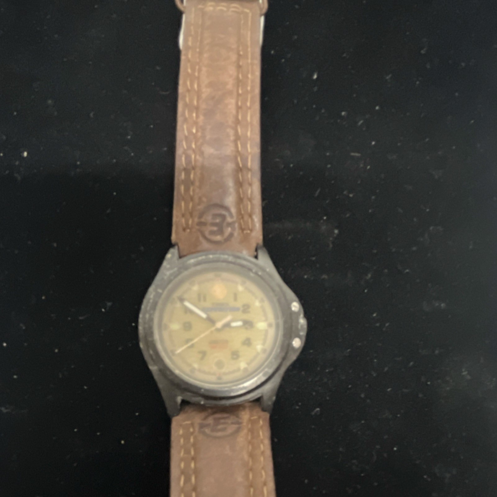 Brown Leather Strap Wristwatch Round Black Metal Case Beige Dial Arabic Numerals