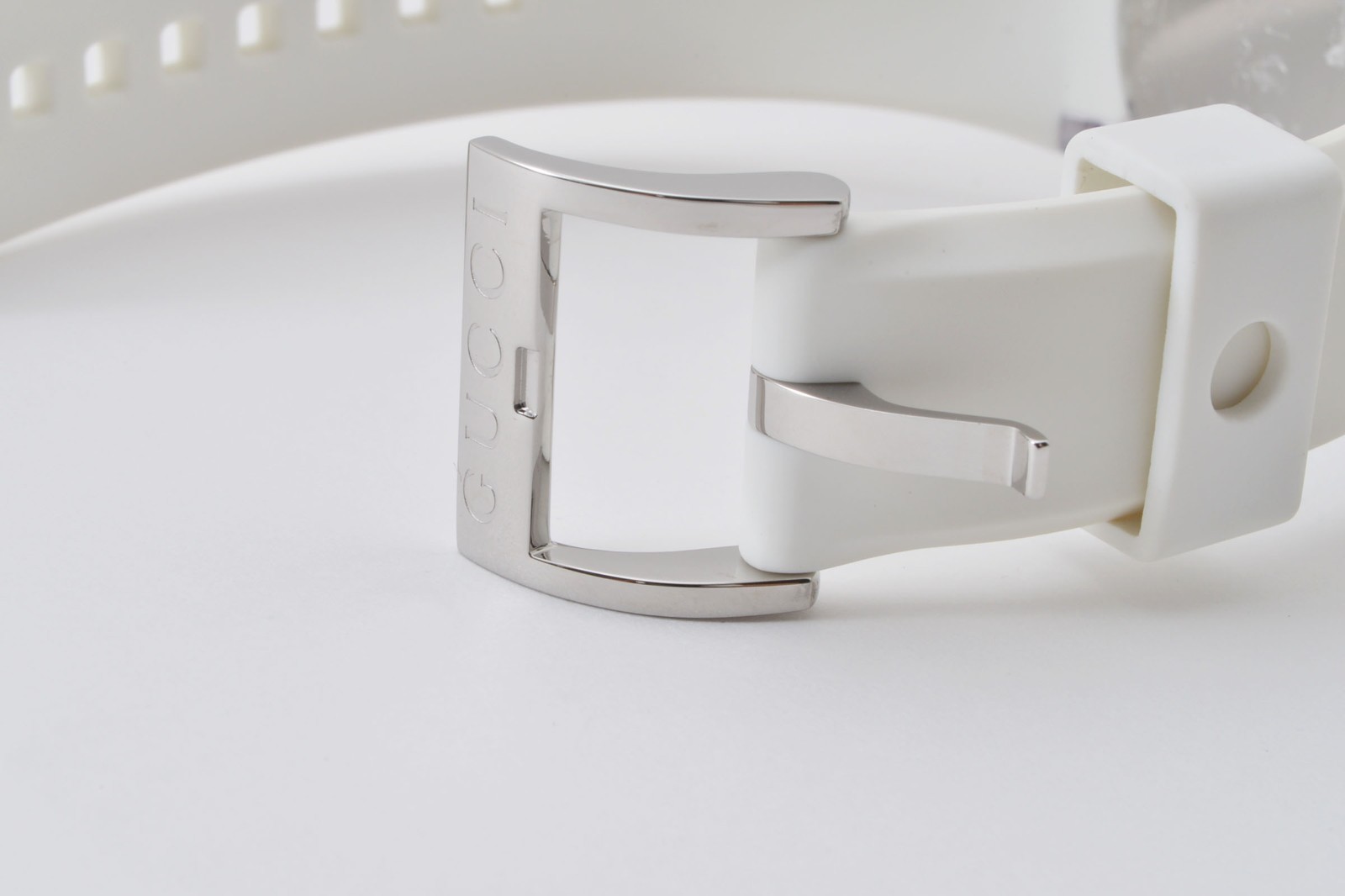 [MINT w/Box] Gucci 137.3 Sync White 35mm Unisex Sherry Line Quartz Watch JAPAN