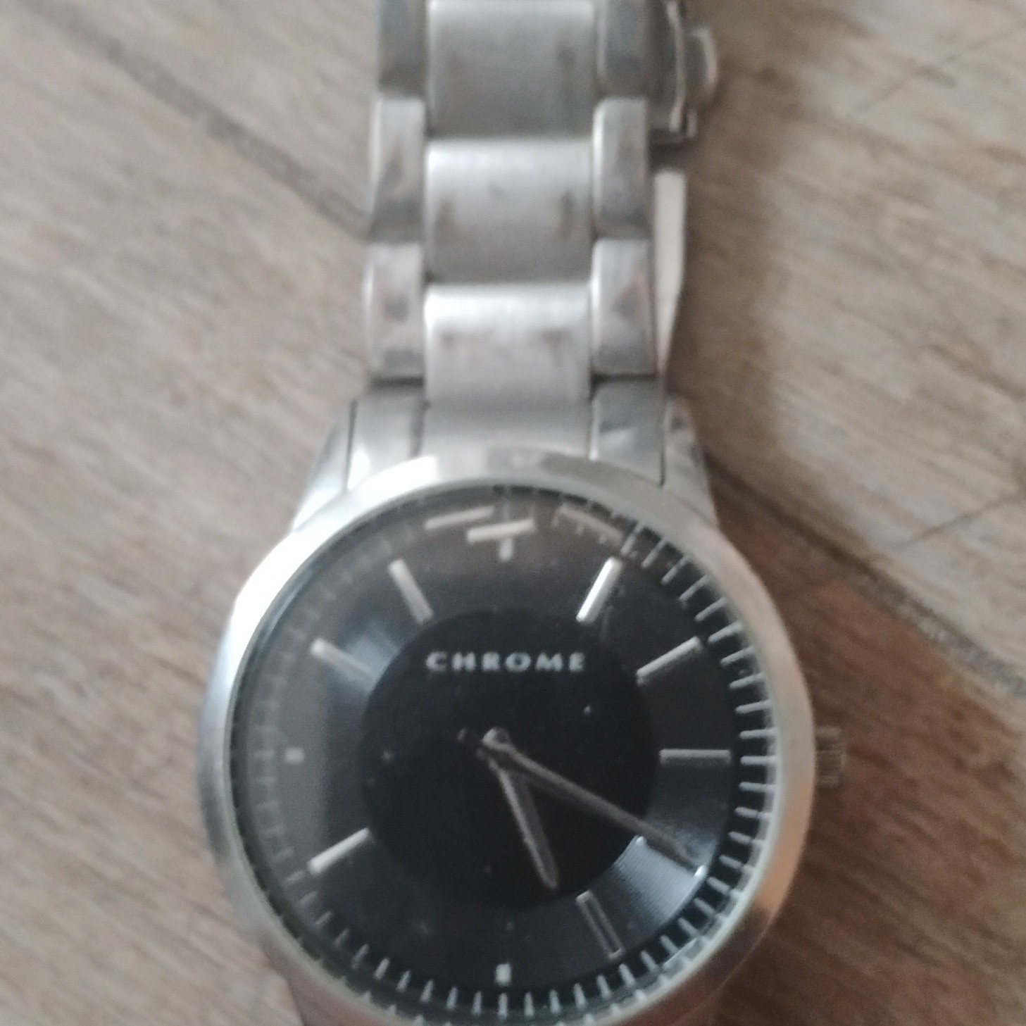 Chrome Silver Analog Quartz Wristwatch Black Dial Bracelet Band Stick Indexes