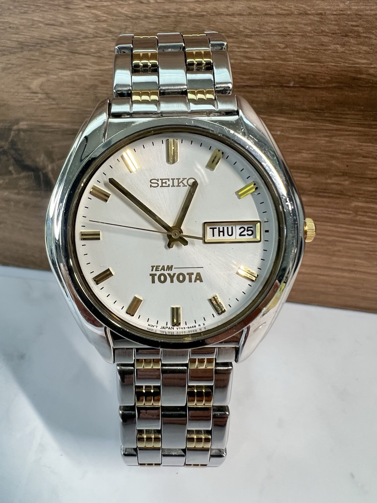 Men’s Seiko Two Tone Gold Silver Day Date Quartz Team Toyota Watch 37mm