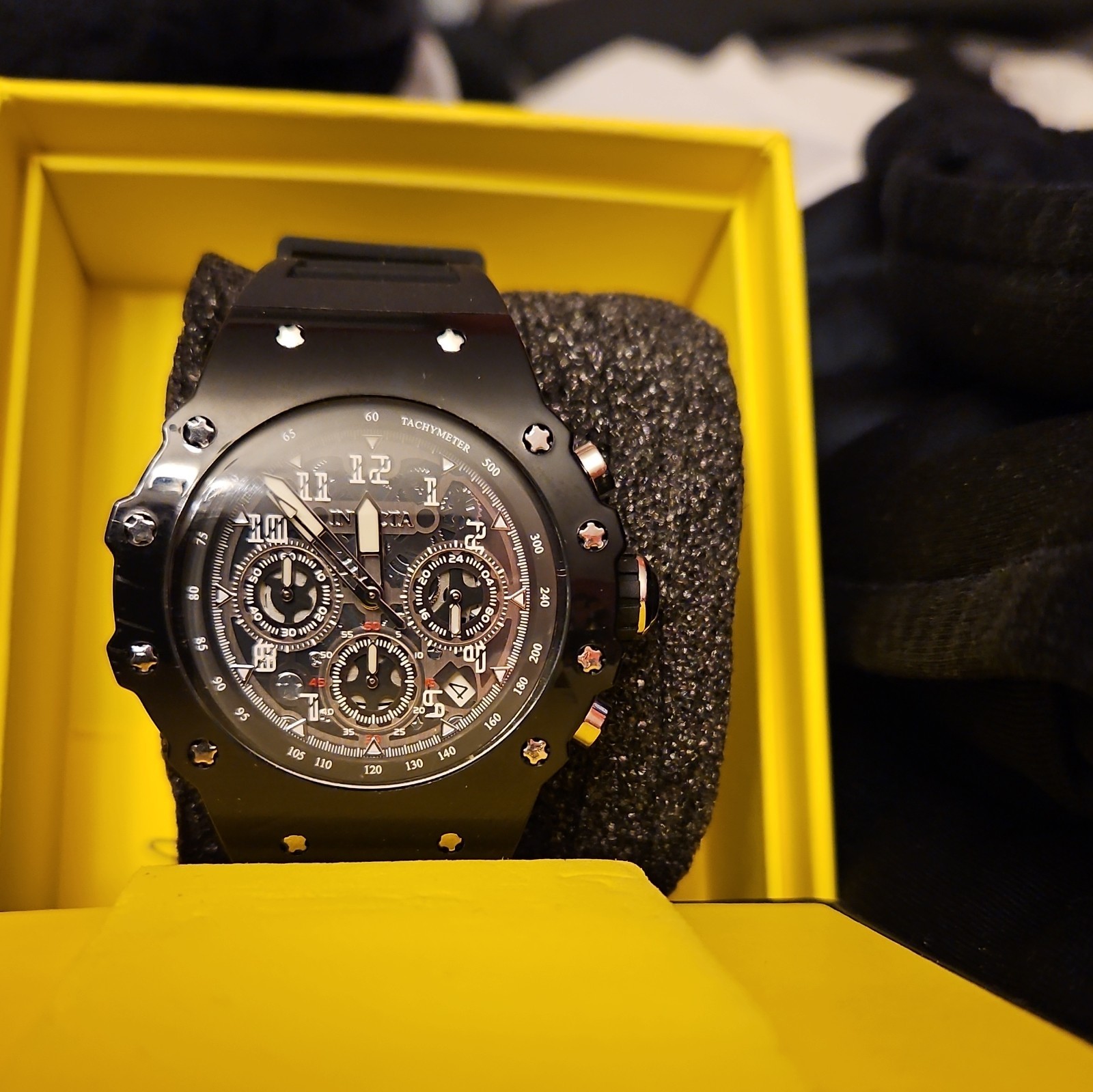 Invicta Bolt Men’s Quartz Chronograph Tachymeter Black Dial Strap Watch Box