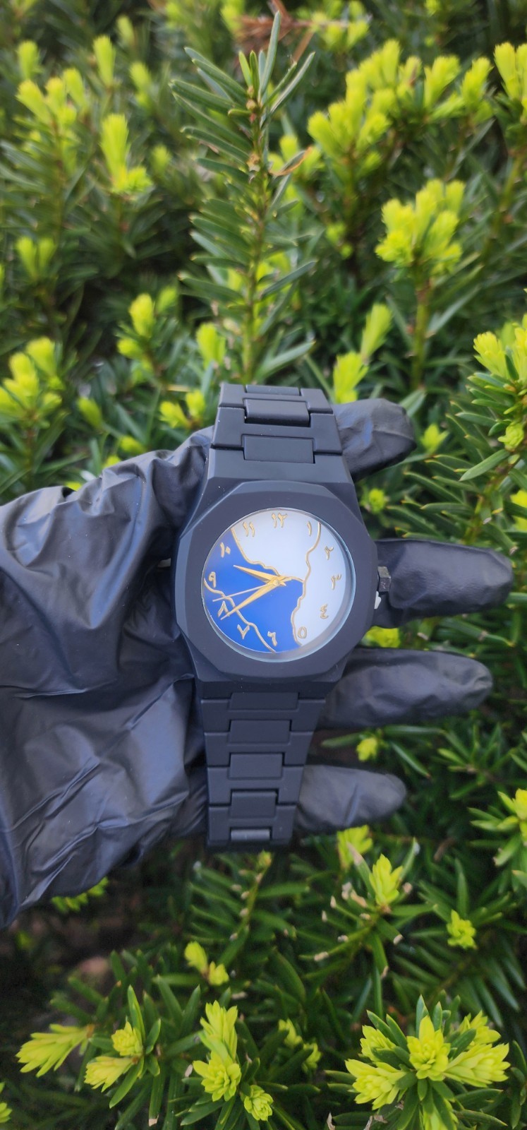 Black Matte Round Analog Quartz Bracelet Watch Blue/White World Map Dial