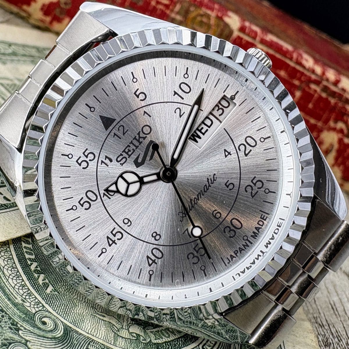 Wearing the Era Seiko 5 SEIKO5 Men’s Wristwatch Automatic Silver Vintage Antique