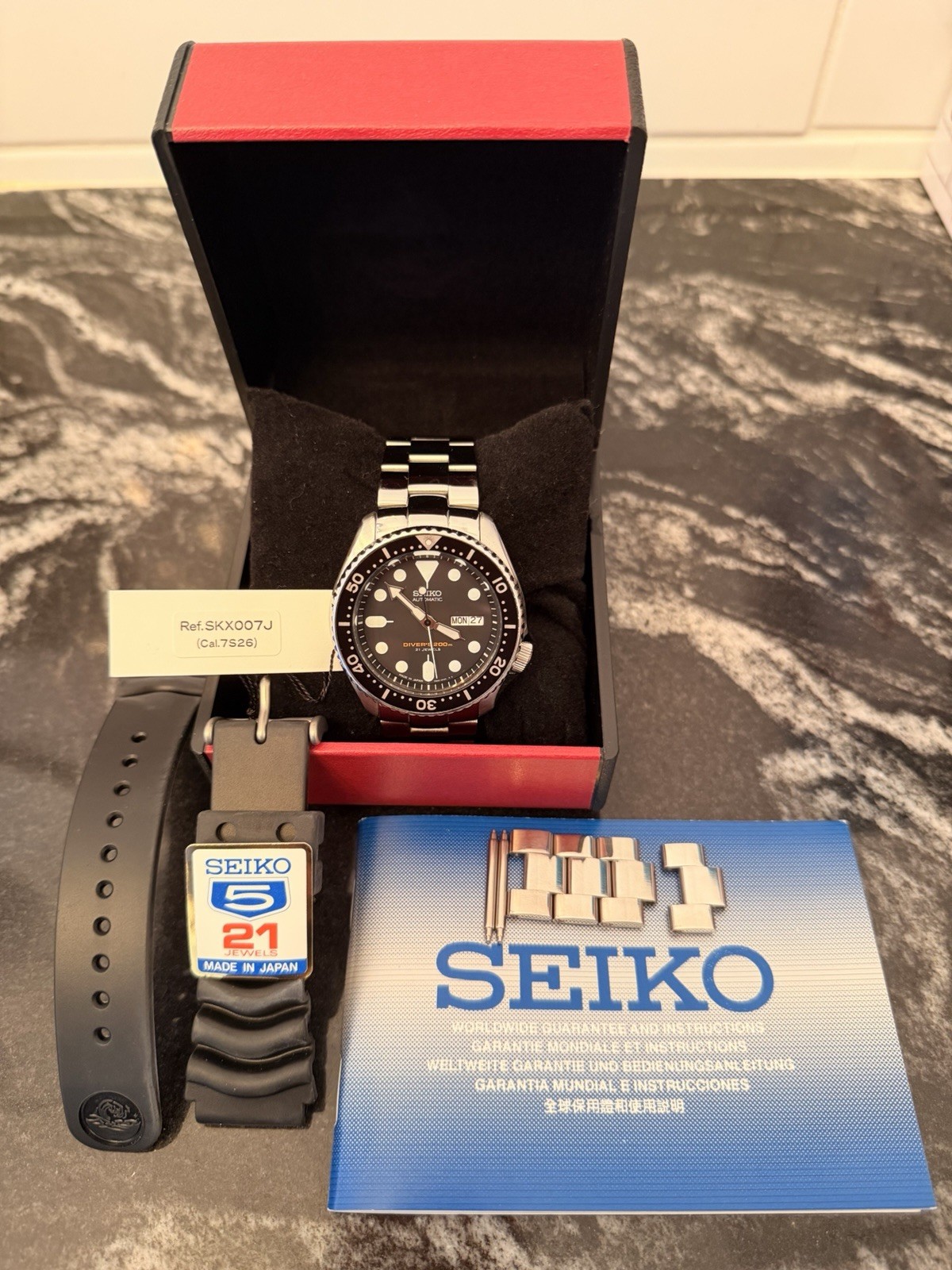 Very RARE Seiko Men’s Black Watch SKX007J 7S26 MiLTAT Super 3D Oyster SteelBand