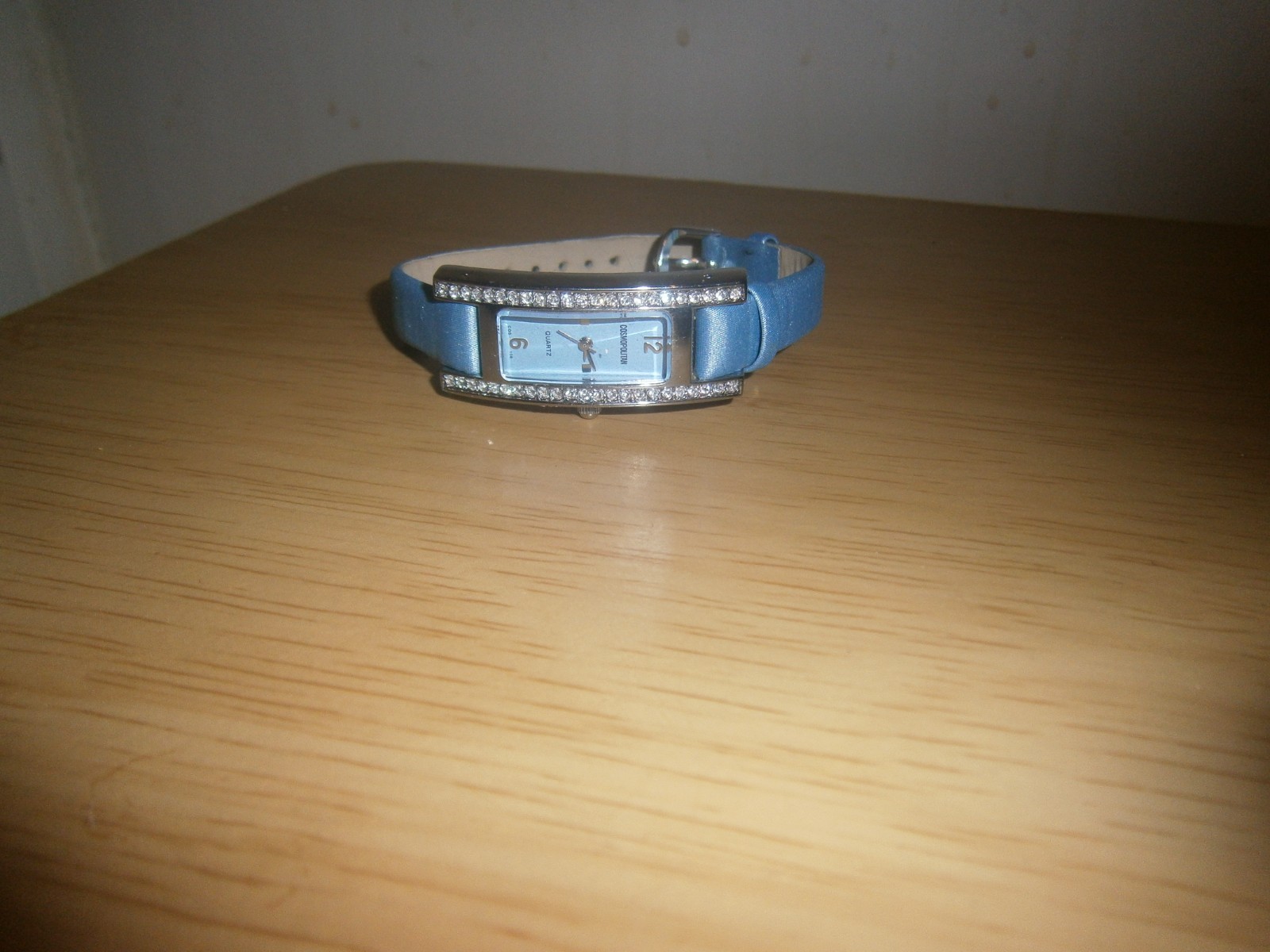 Stylish blue Cosmopolitan Hearst ladies quartz watch. 20cm.Diamantes (E26WBb)
