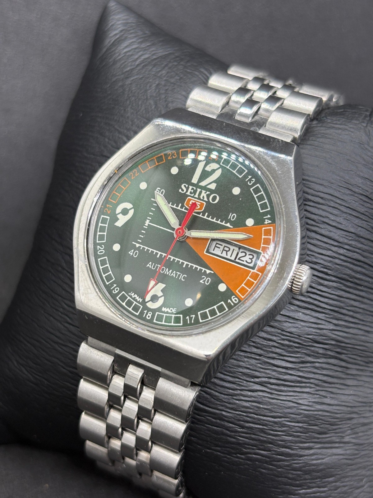 Vintage Seiko 5 Automatic Day/Date Japanese Men’s Wrist Watch
