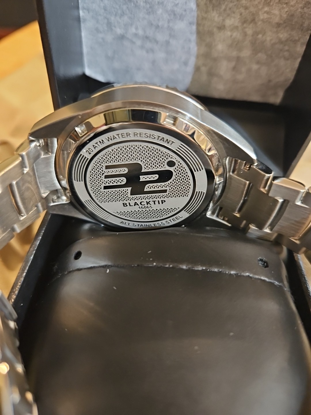 32 Degrees Blacktip Men’s Quartz Divers Watch 20atm/200m 46mm Case, 16065