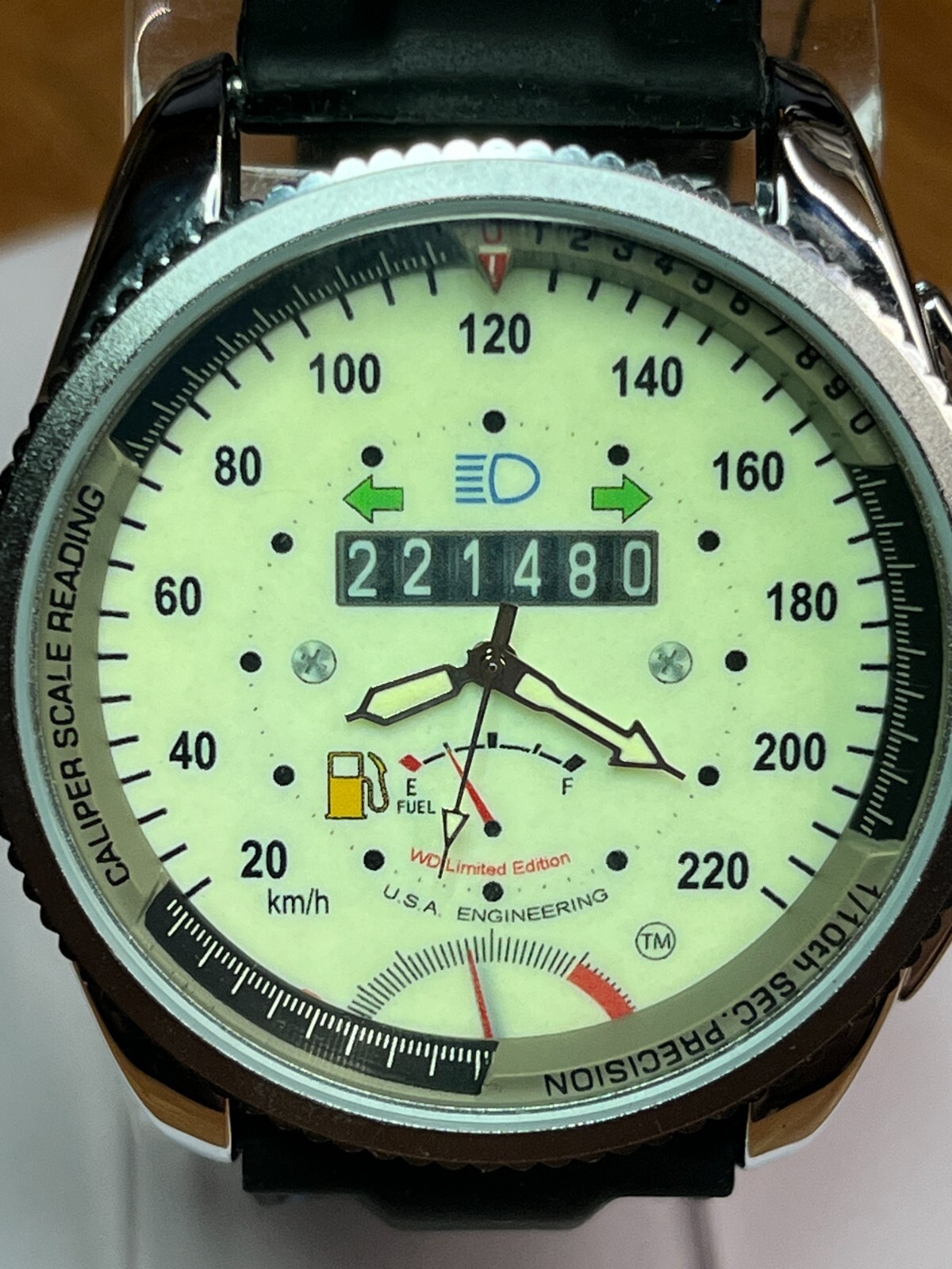 Sport Speedometer Quartz Watch 48mm Silver Case Silicone 24mm Band Luminous Dial