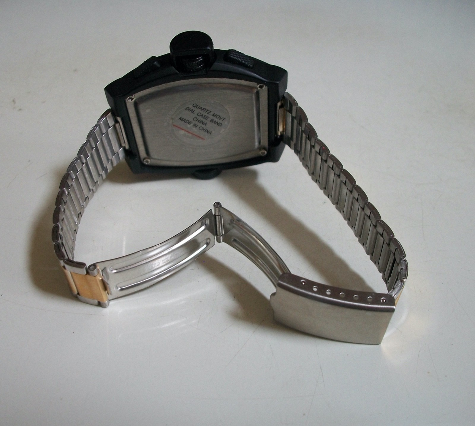 Men’s Black Case Red Dial Gold & Silver Finish Dressy Casual Fashion Watch