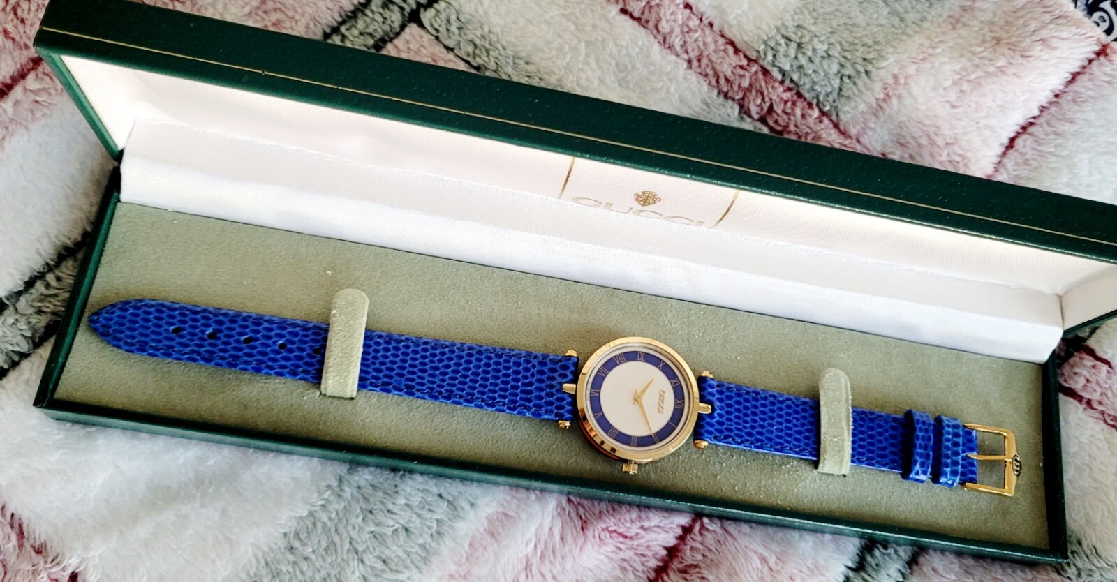 Gucci 2000M,Authentic,Unique,Beautiful,Scratch Free Crystal,One Of A Kind,30 MM.