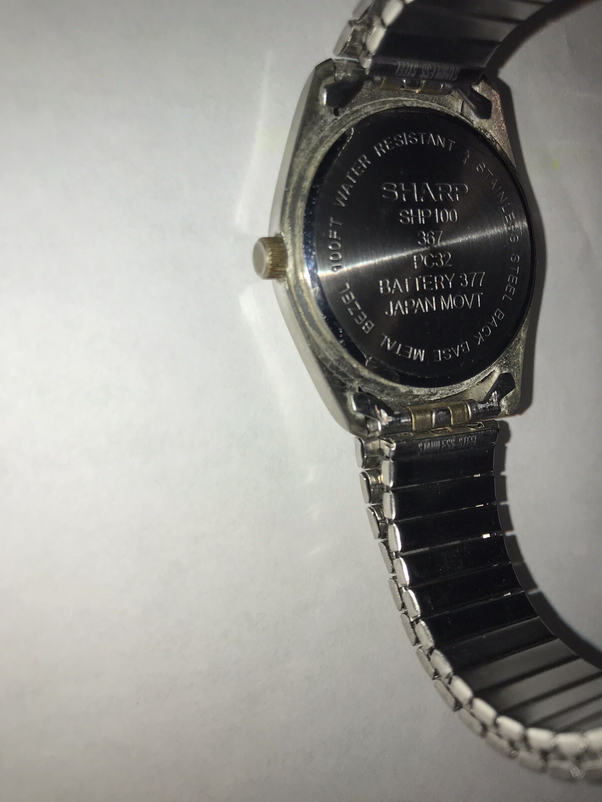 Sharp Mens Watch w/Date Indicator 100 Feet Water Resistant Gold & Silver NICE