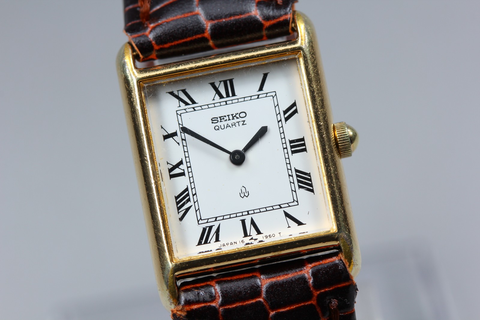 Vintage 1978 SEIKO 1600-6040 Gold Roman Tank Dial Quartz Womens Watch From JAPAN