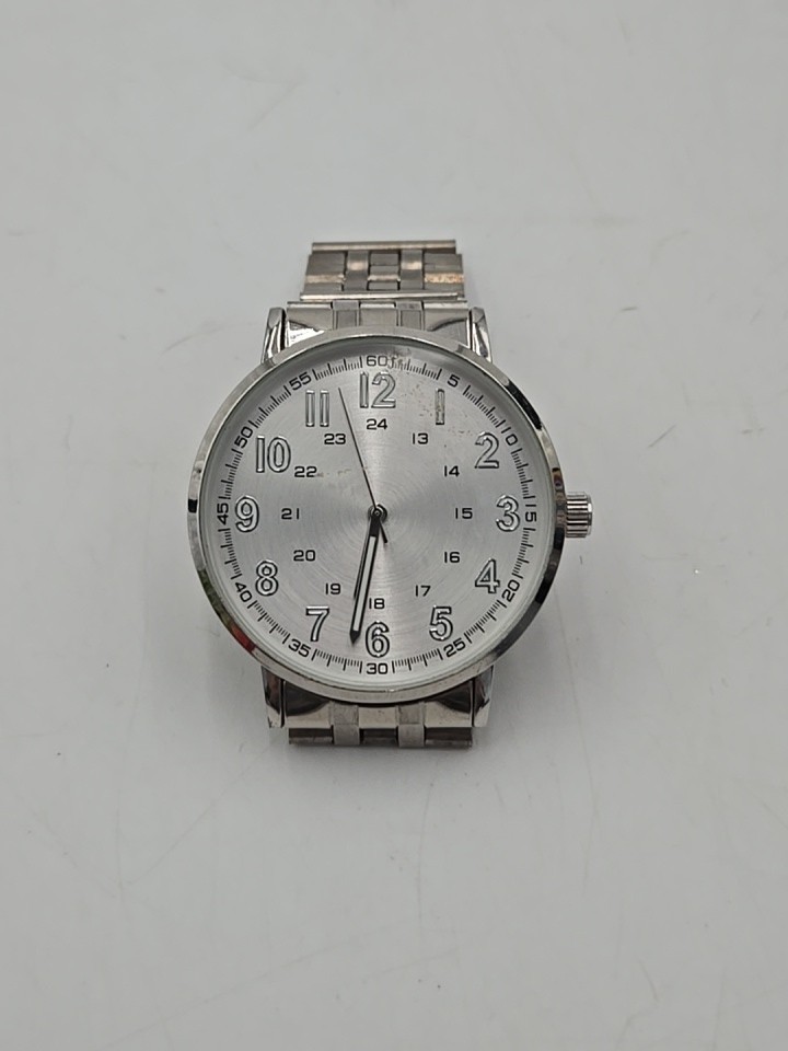 FMD OGE022 Men’s Watch Preowned Silver Face Stainless Case Bracelet New Battery
