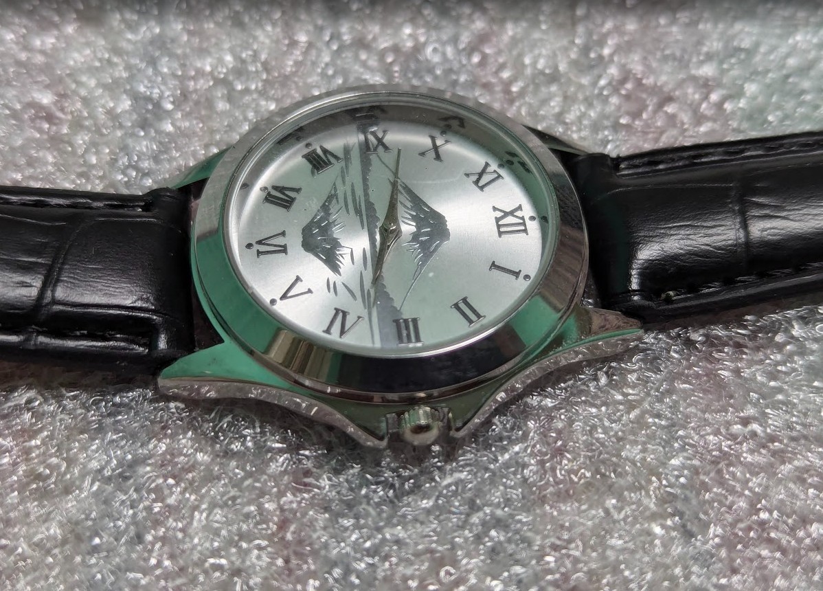 Hokusai pattern watch in silver tone with Mount Fuji image. New battery.