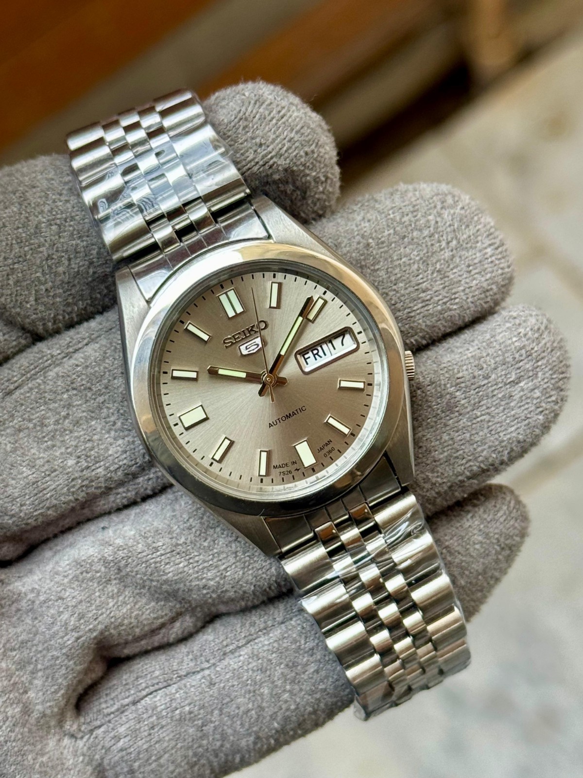Vintage Seiko 5 Automatic Day/Date Mens Wrist Watch
