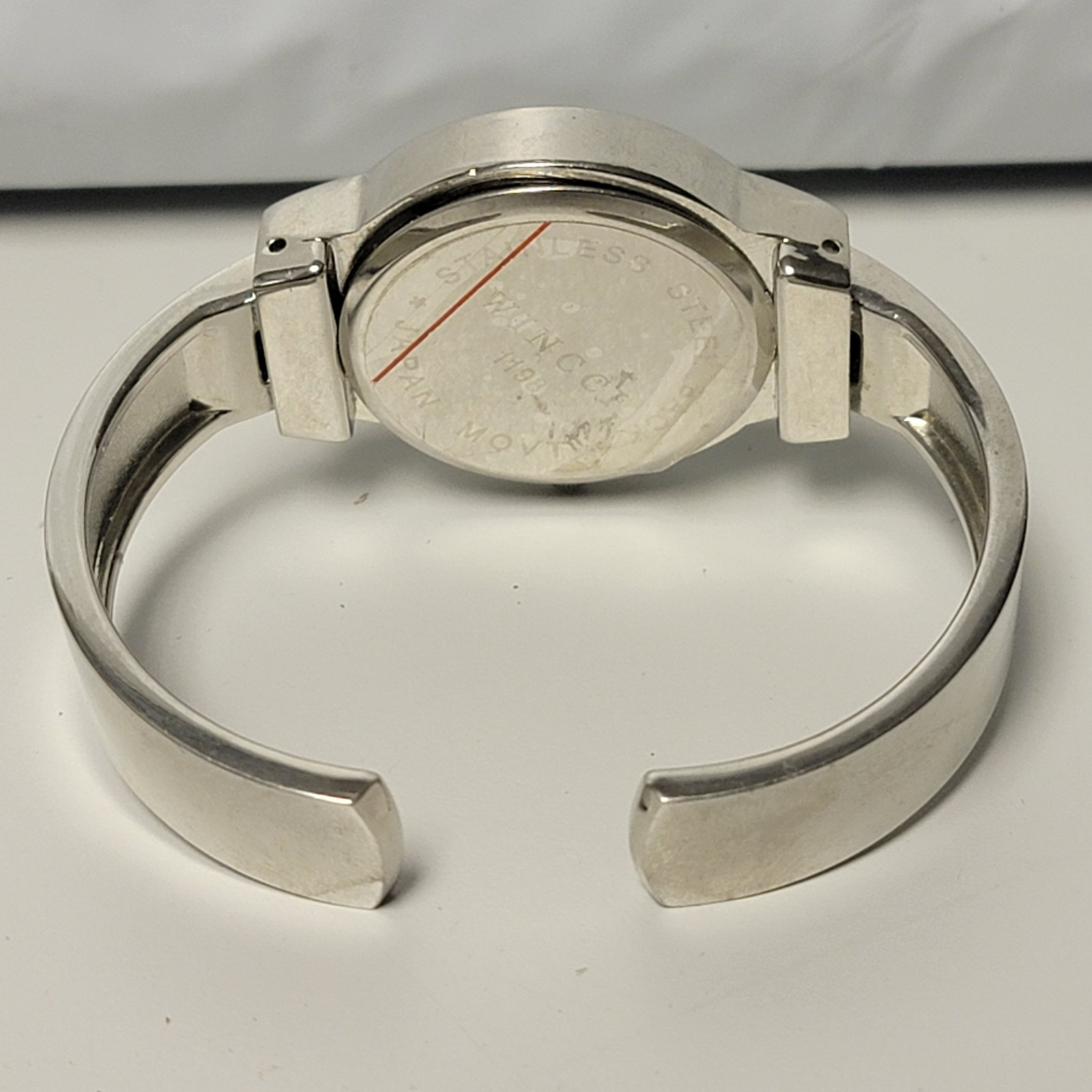 Wincci Analog Wristwatch with Spring Cuff Band and Quartz Movement