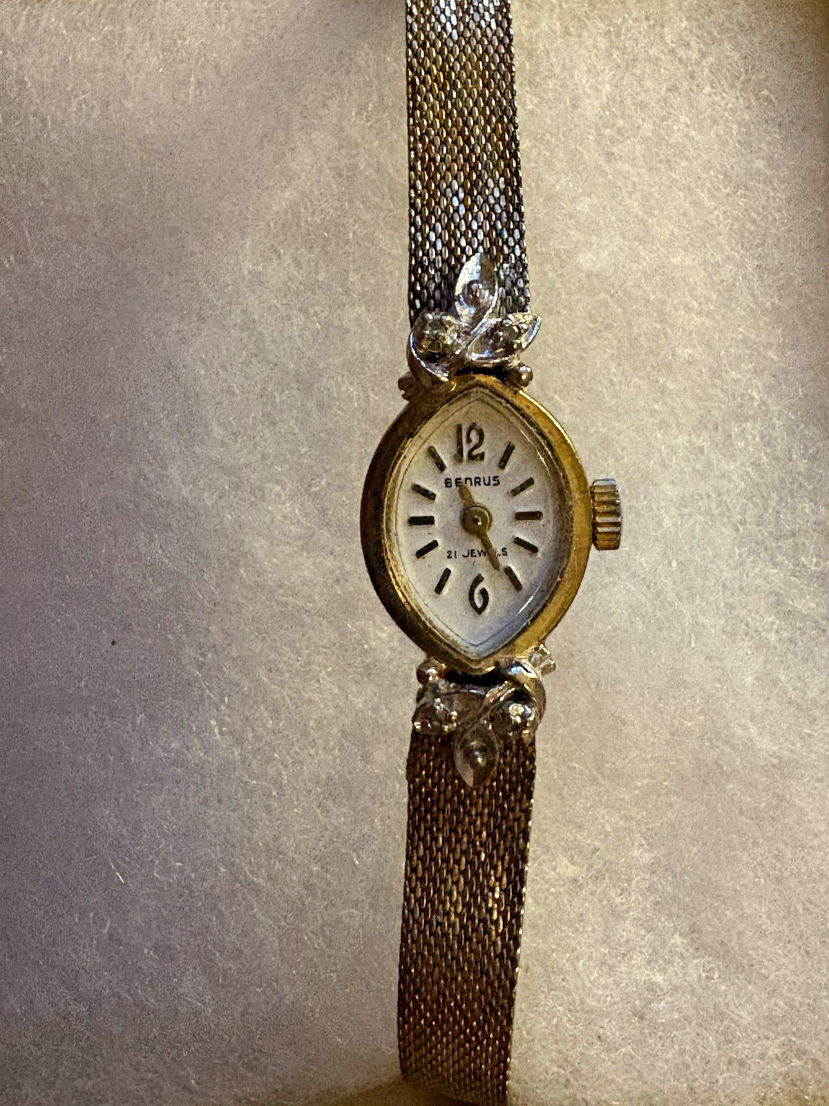 Benrus 21 Jewels Women’s Manual Mechanical Oval Watch White Dial Gold Case