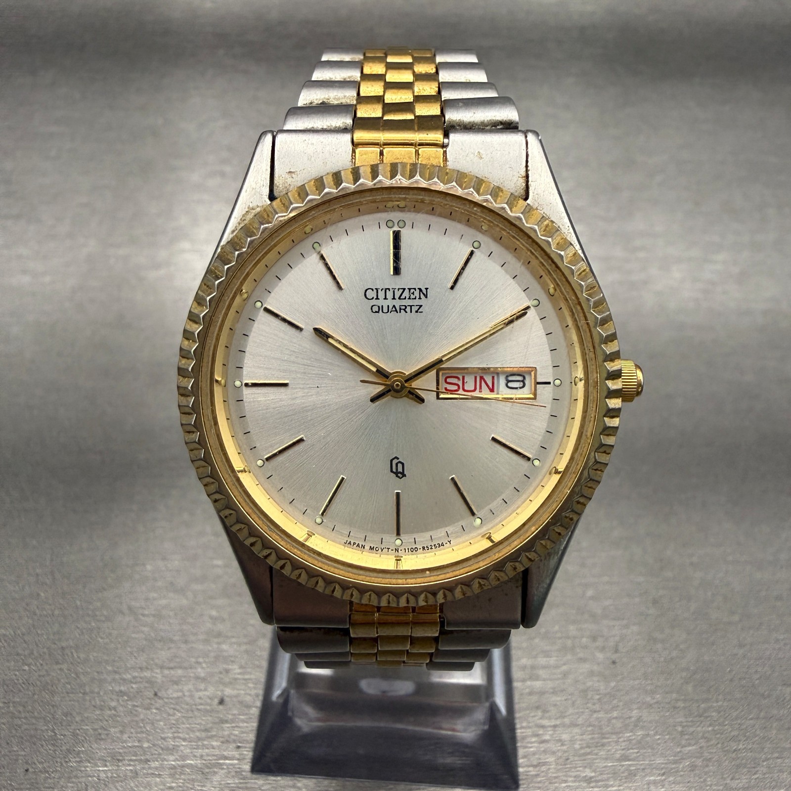 Citizen CQ Watch Men 35mm Silver Dial Two Tone Daydate Round 1100-R12535 New Bat