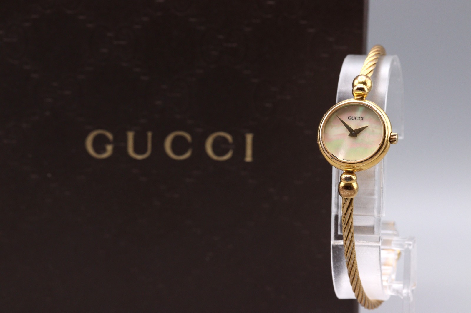 [Near MINT w/Box] GUCCI 2700.2.L MOP Shell Dial Gold Bangle Ladies Quartz Watch