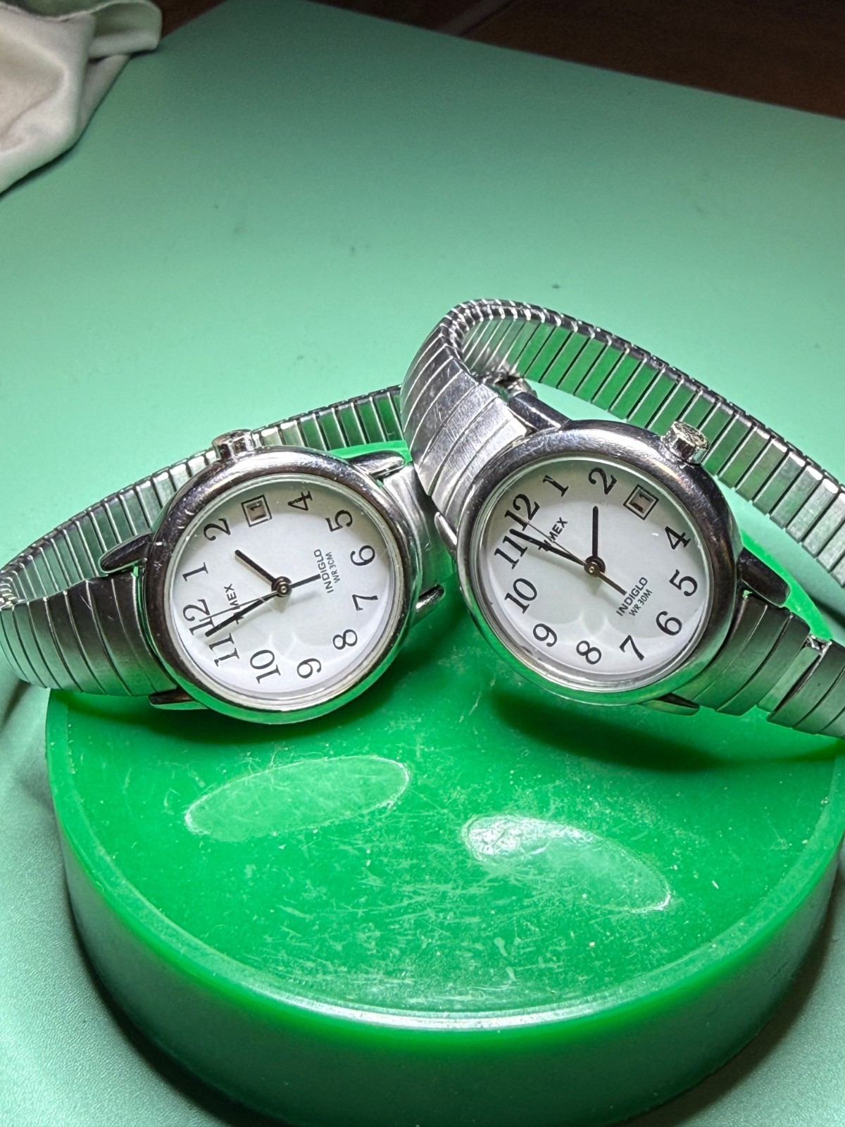 Timex Essex Avenue Indiglo Womens Watch 25mm White Dial Silver Tone New Battery