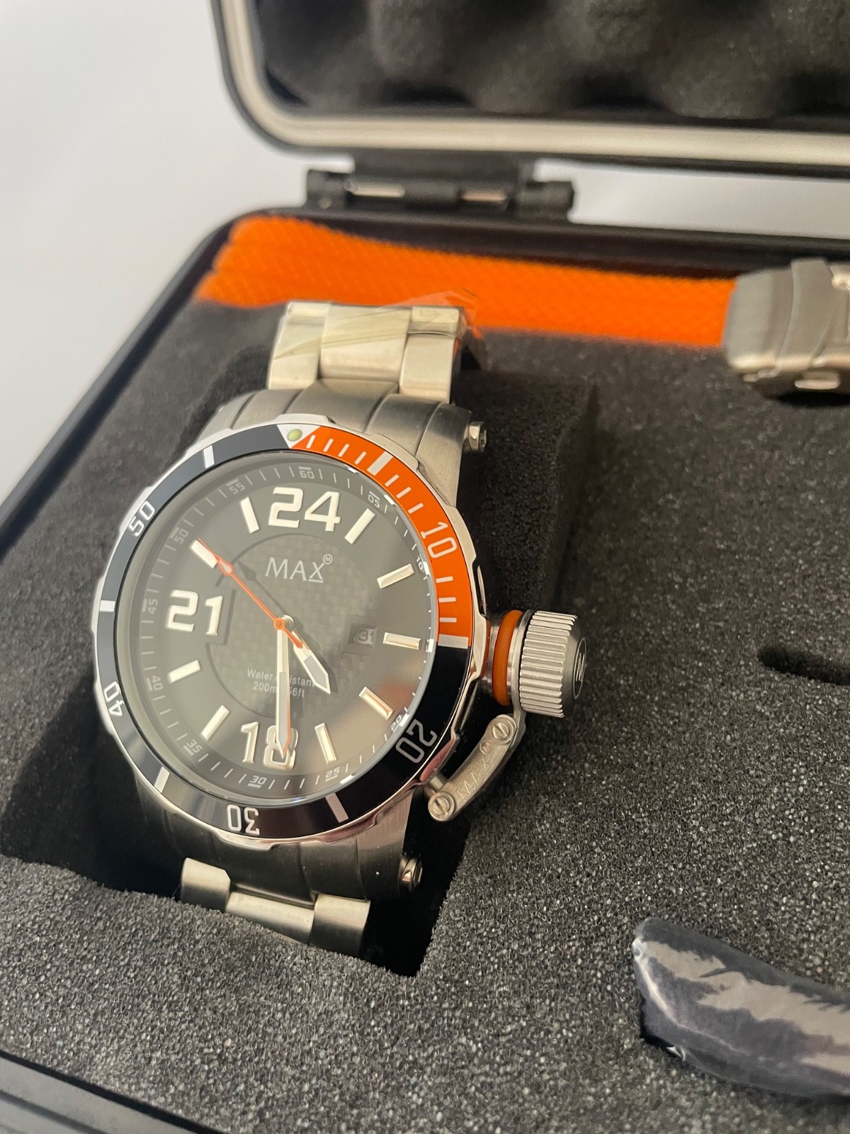 “Max Diver” 5-MAX545, 47mm stainless steel case, black dial, silver strap