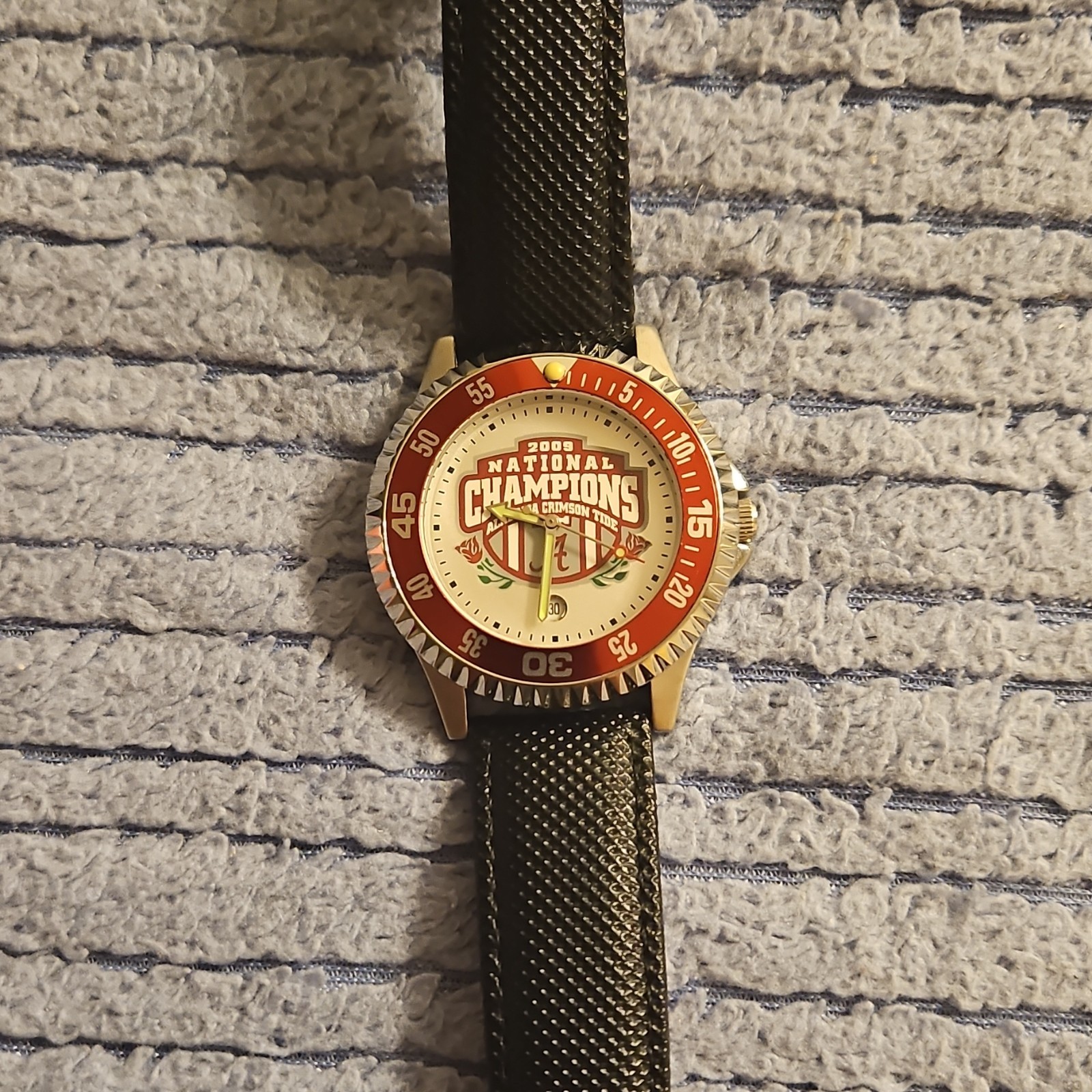 Collegiate 2009 Champions Wristwatch Quartz White/Red Dial Stainless Steel Blac…