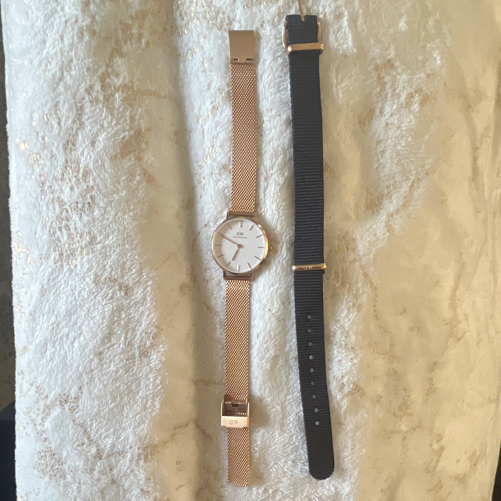 Daniel Wellington Quartz 32mm White Dial Rose Gold Mesh Watch + Black Strap