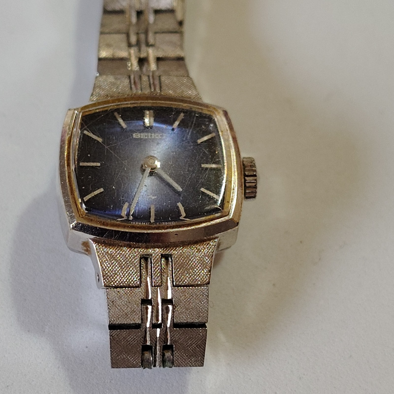 Seiko Wristwatch Silver Bracelet Black Dial Analog Stick Indexes