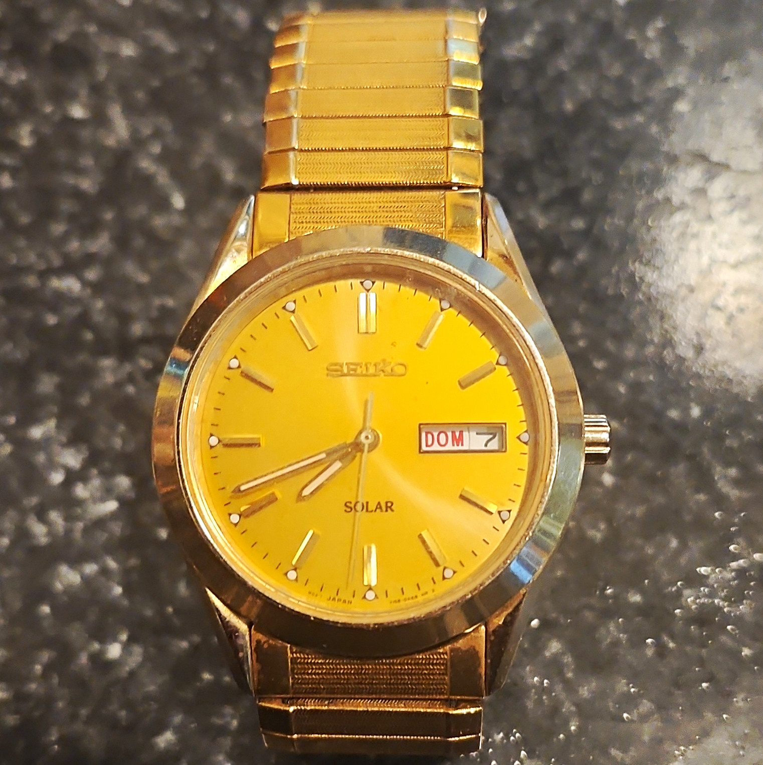 Seiko Solar Men’s Gold Tone Analog Day/Date Watch Gold Bracelet 30m