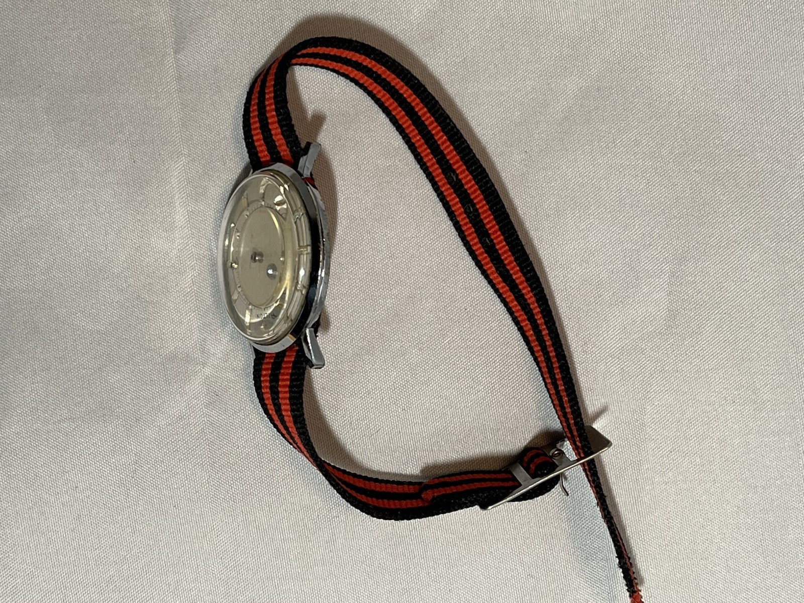 Hilton Mens Floating Hands Watch
